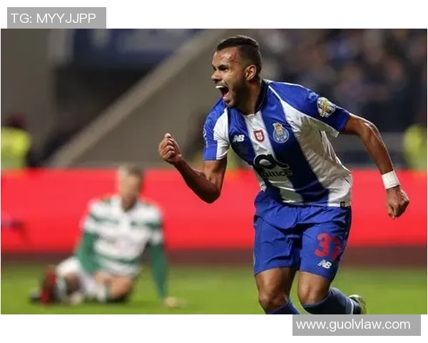 足球明星的善良之心与温暖行动谱写的感人故事