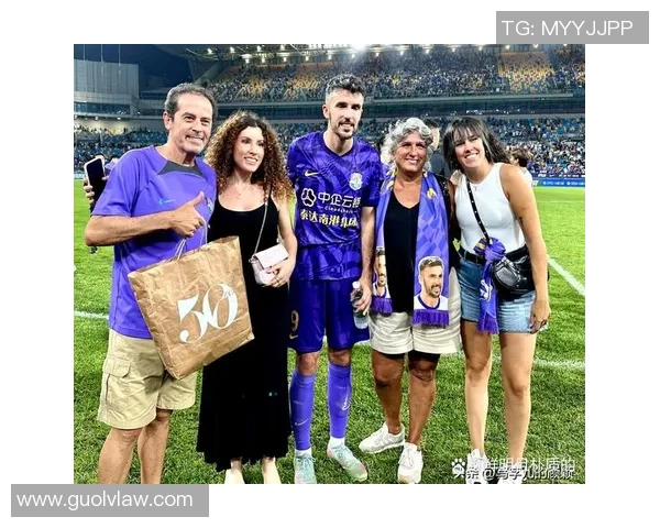 足球明星背后的故事与他们的社交圈揭秘