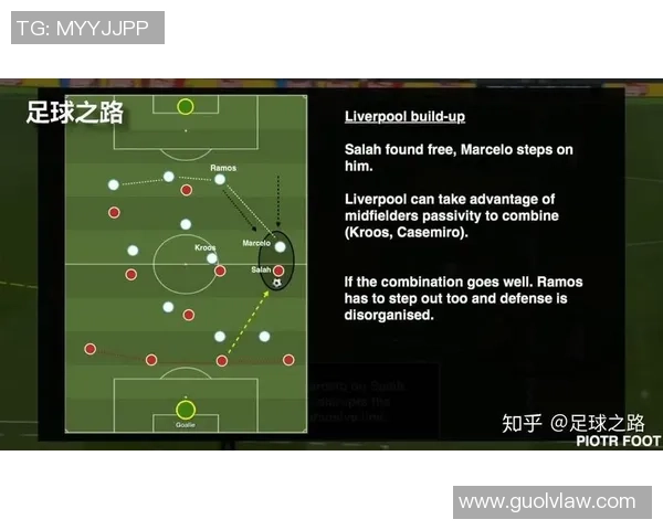 重庆足球队与上海足球队赛后复盘分析灵活性表现与战术调整