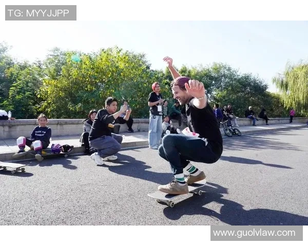 城市马拉松点评:武汉滑板队的节奏表现 城市马拉松点评:武汉滑板队的节奏表现